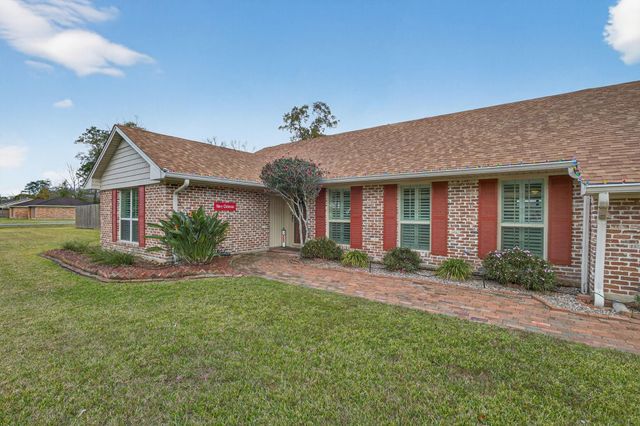 310 Pinemont Drive, Sour Lake, TX 77659