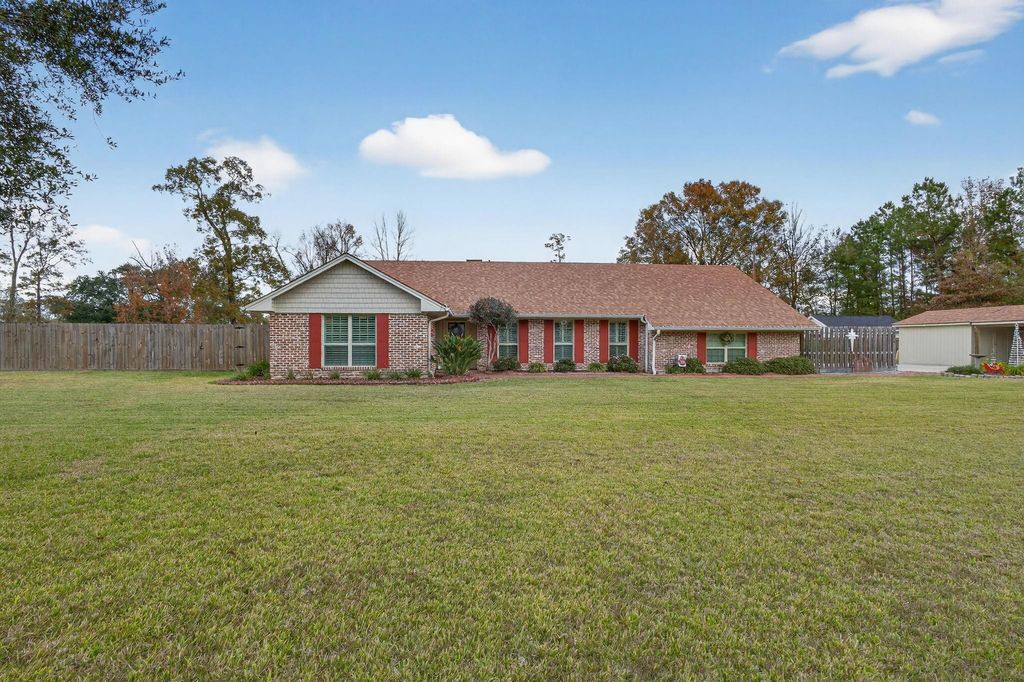310 Pinemont Drive, Sour Lake, TX 77659