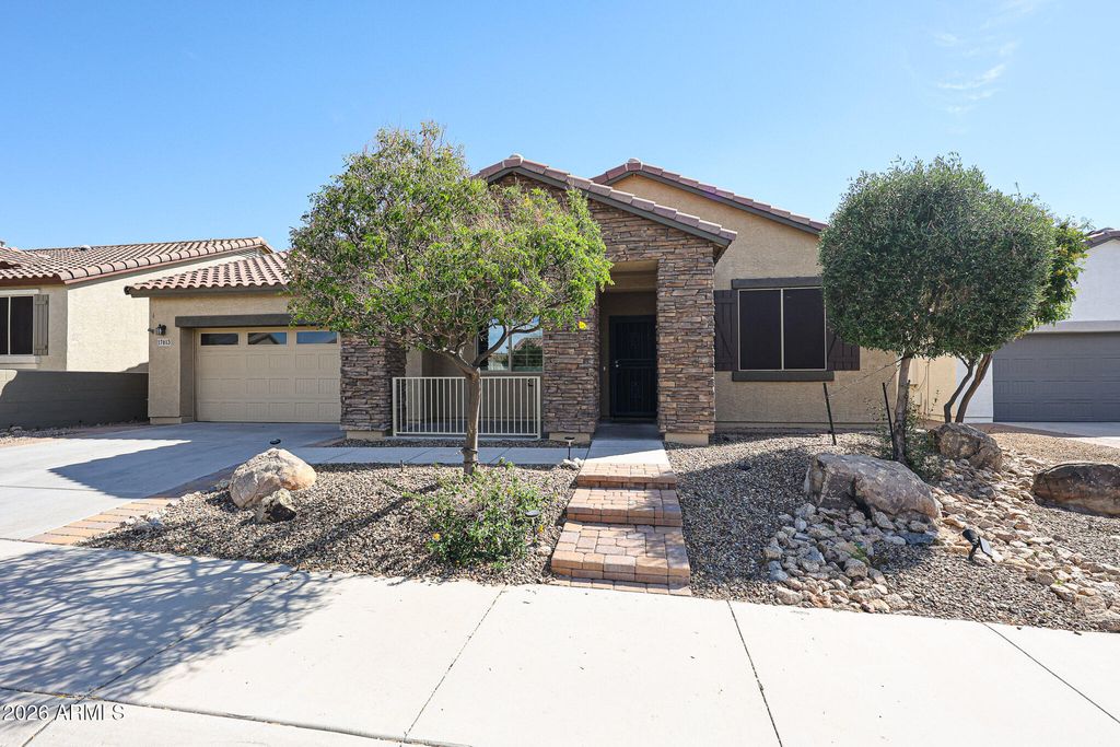 17613 W BRIARWOOD Drive, Goodyear, AZ 85338 — photo 4