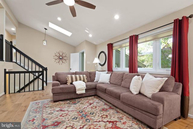 14 WILTSHIRE CT E, Sterling, VA 20165
