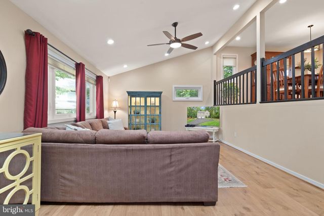 14 WILTSHIRE CT E, Sterling, VA 20165