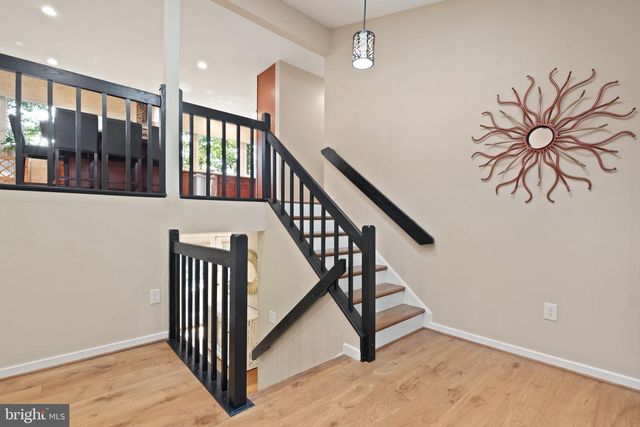 14 WILTSHIRE CT E, Sterling, VA 20165