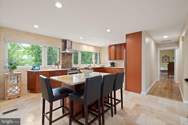 14 WILTSHIRE CT E, Sterling, VA 20165
