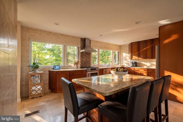 14 WILTSHIRE CT E, Sterling, VA 20165