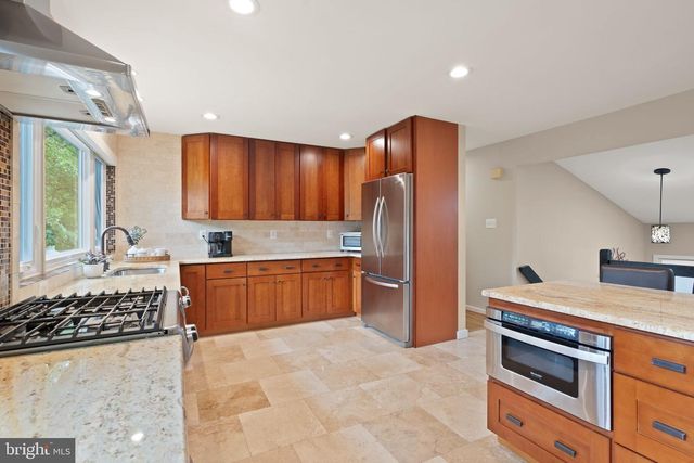 14 WILTSHIRE CT E, Sterling, VA 20165
