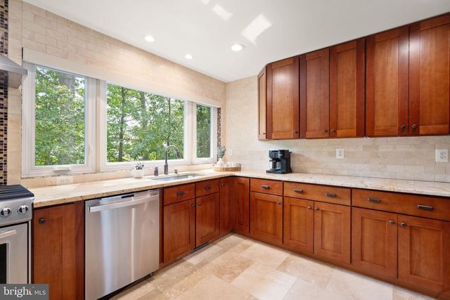 14 WILTSHIRE CT E, Sterling, VA 20165