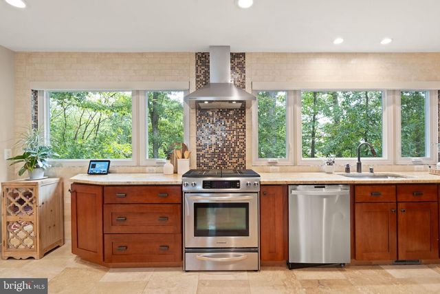 14 WILTSHIRE CT E, Sterling, VA 20165