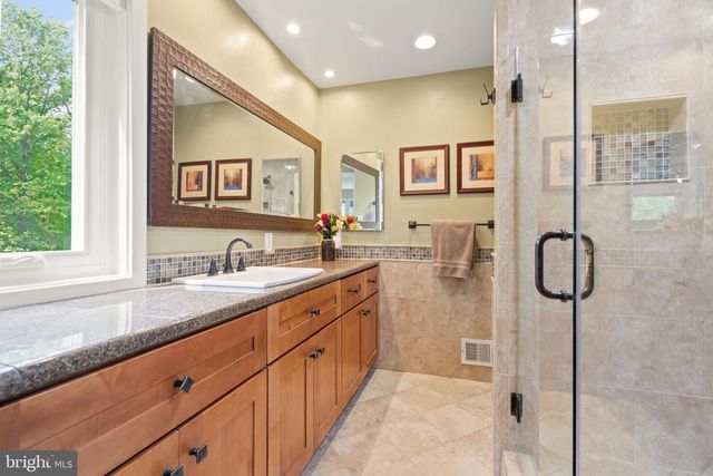 14 WILTSHIRE CT E, Sterling, VA 20165