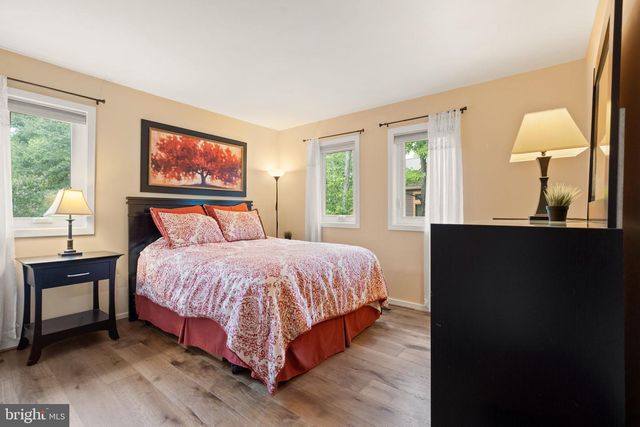 14 WILTSHIRE CT E, Sterling, VA 20165