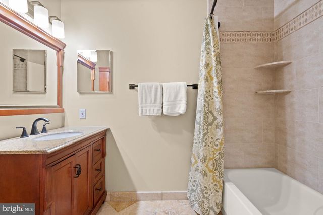 14 WILTSHIRE CT E, Sterling, VA 20165