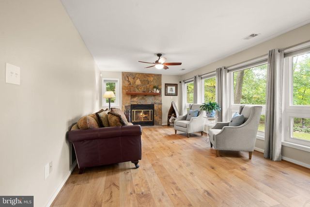 14 WILTSHIRE CT E, Sterling, VA 20165