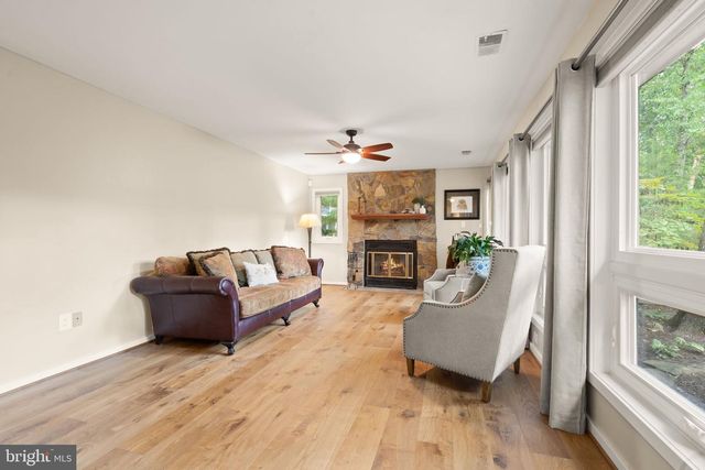 14 WILTSHIRE CT E, Sterling, VA 20165