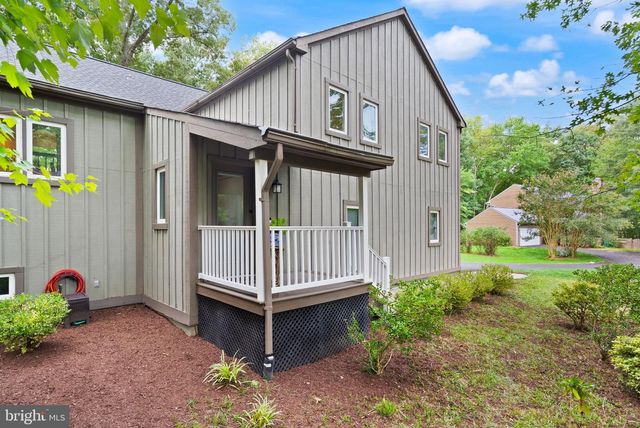 14 WILTSHIRE CT E, Sterling, VA 20165
