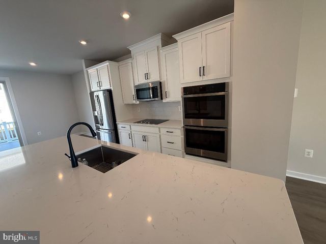 3809 SHALE RIDGE RD, Woodbridge, VA 22193
