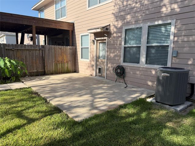 319 Brandy Ridge Lane, Dickinson, TX 77539