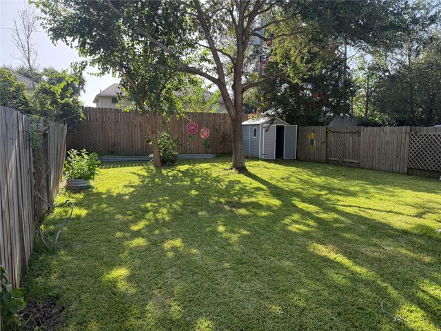 319 Brandy Ridge Lane, Dickinson, TX 77539