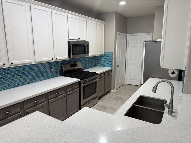 319 Brandy Ridge Lane, Dickinson, TX 77539