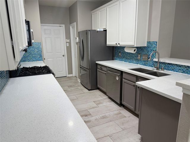 319 Brandy Ridge Lane, Dickinson, TX 77539