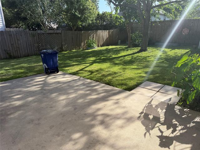319 Brandy Ridge Lane, Dickinson, TX 77539