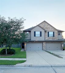 319 Brandy Ridge Lane, Dickinson, TX 77539