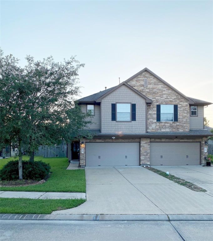 319 Brandy Ridge Lane, Dickinson, TX 77539