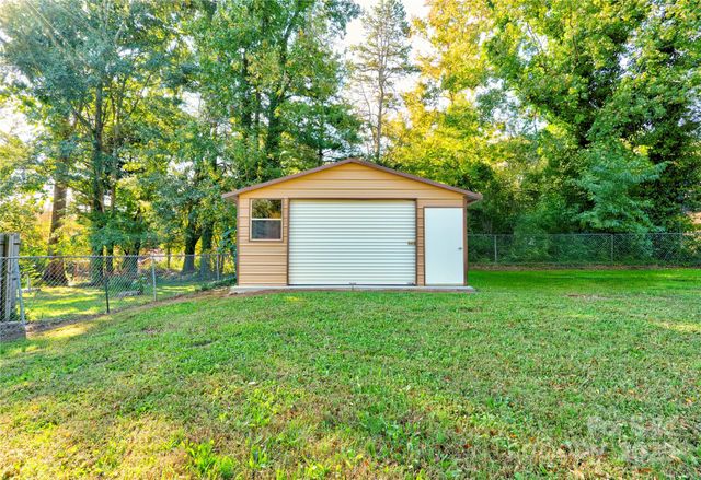 1612 N Oak Drive, Shelby, NC 28150