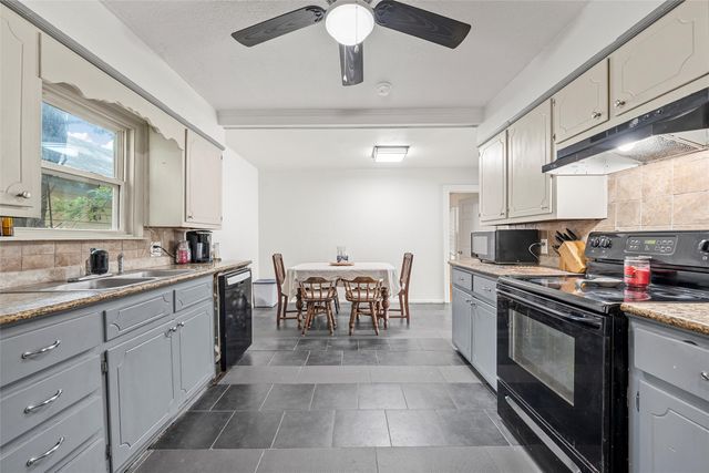 1205 Ashleman Street, Bellmead, TX 76705