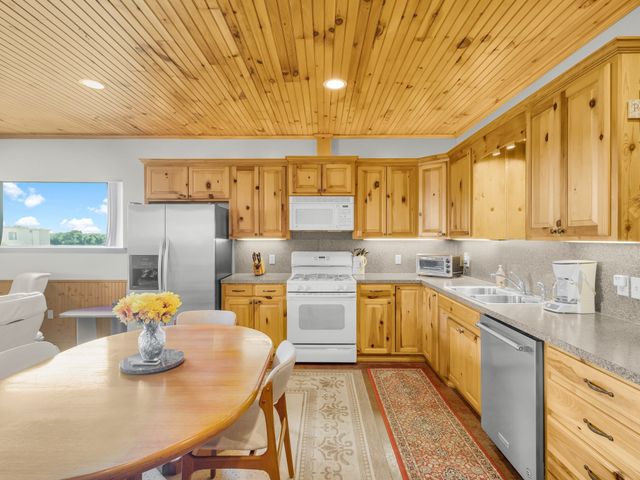 333 County Road 3714, Wolfe City, TX 75496