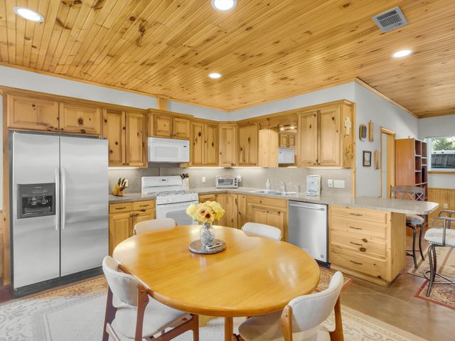 333 County Road 3714, Wolfe City, TX 75496