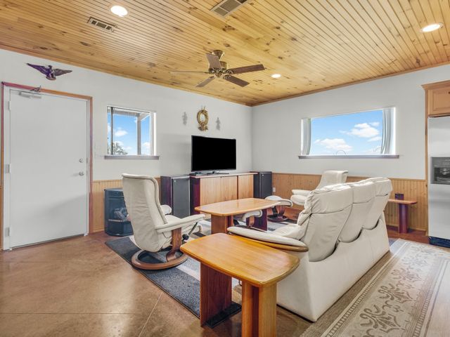 333 County Road 3714, Wolfe City, TX 75496