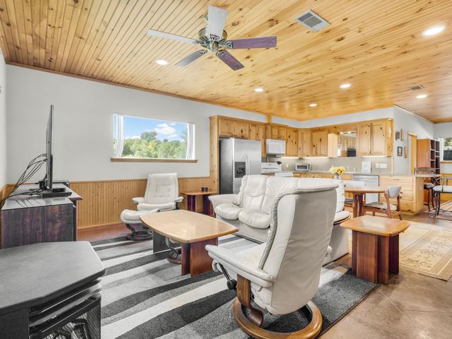 333 County Road 3714, Wolfe City, TX 75496