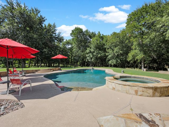 333 County Road 3714, Wolfe City, TX 75496