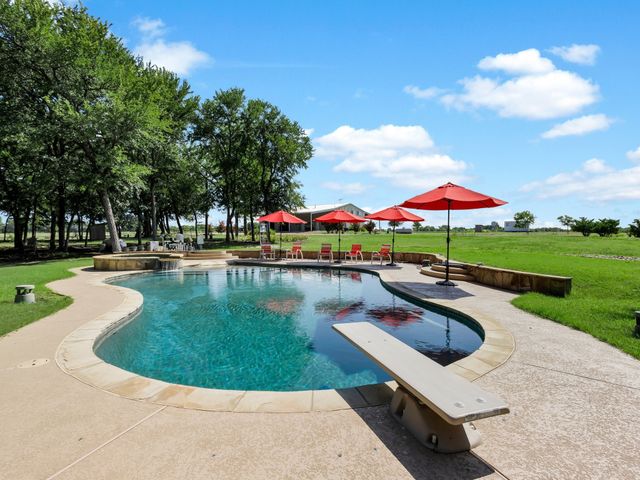 333 County Road 3714, Wolfe City, TX 75496