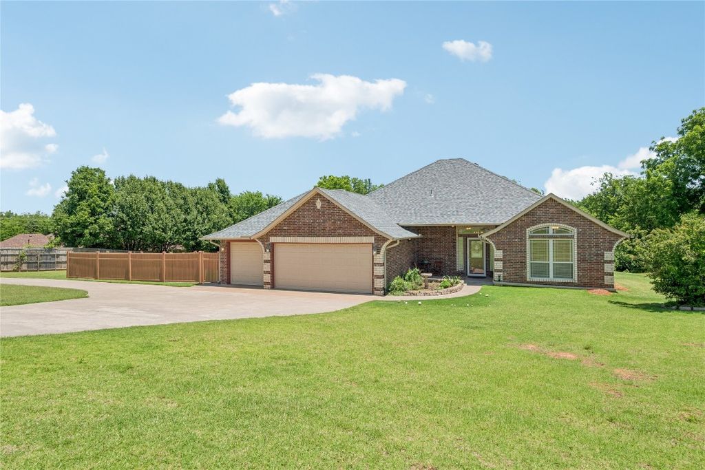 1908 Riviera Drive, Tuttle, OK 73089