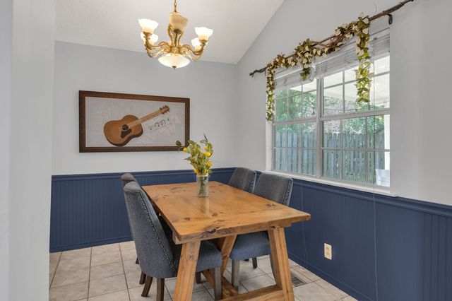 2600 Paddle Wheel Dr, Nashville, TN 37214