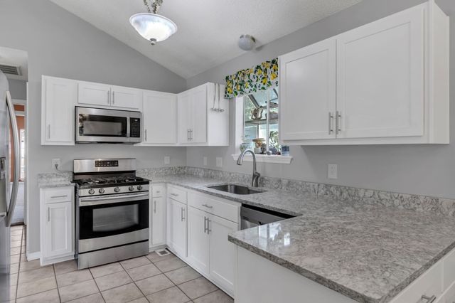 2600 Paddle Wheel Dr, Nashville, TN 37214