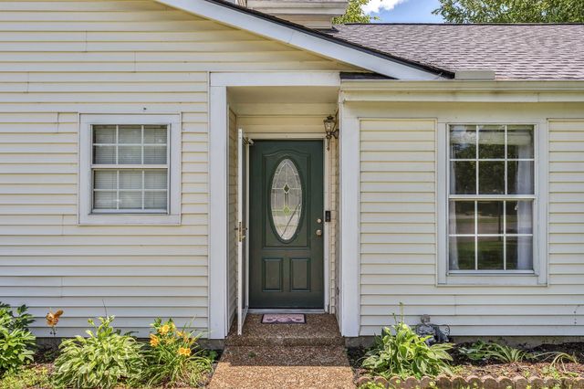 2600 Paddle Wheel Dr, Nashville, TN 37214