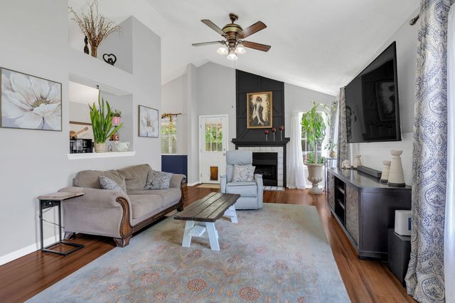 2600 Paddle Wheel Dr, Nashville, TN 37214