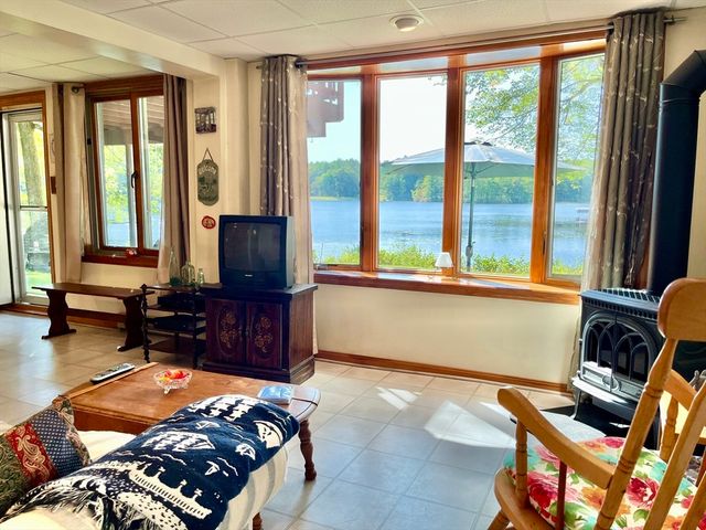 18 Shore Dr, Spencer, MA 01562