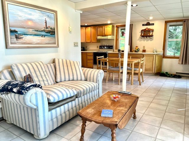 18 Shore Dr, Spencer, MA 01562