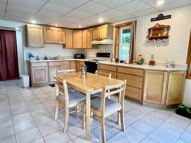 18 Shore Dr, Spencer, MA 01562