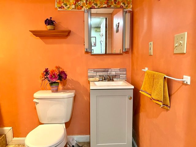 18 Shore Dr, Spencer, MA 01562