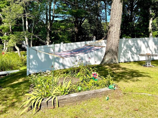 18 Shore Dr, Spencer, MA 01562