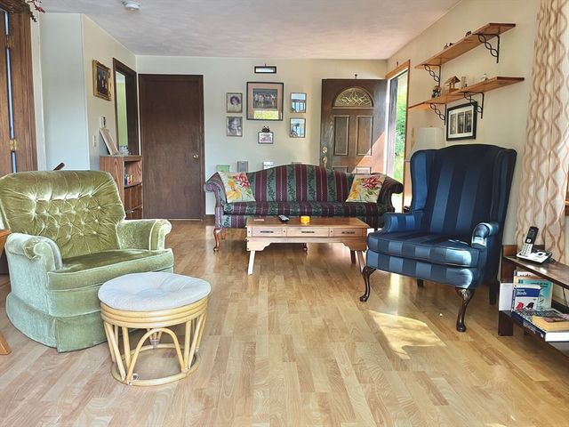 18 Shore Dr, Spencer, MA 01562