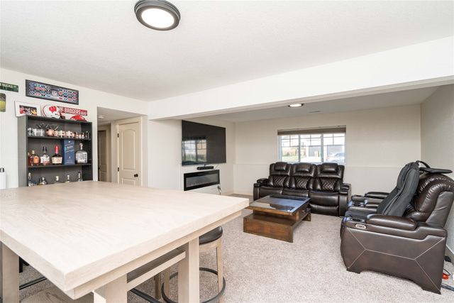 3308 Hawthorn Drive SW, Bondurant, IA 50035
