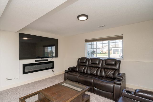 3308 Hawthorn Drive SW, Bondurant, IA 50035