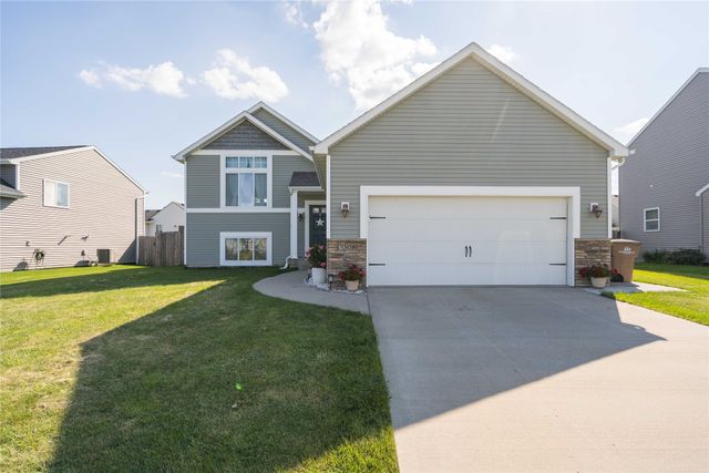 3308 Hawthorn Drive SW, Bondurant, IA 50035