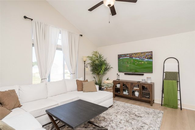 3308 Hawthorn Drive SW, Bondurant, IA 50035