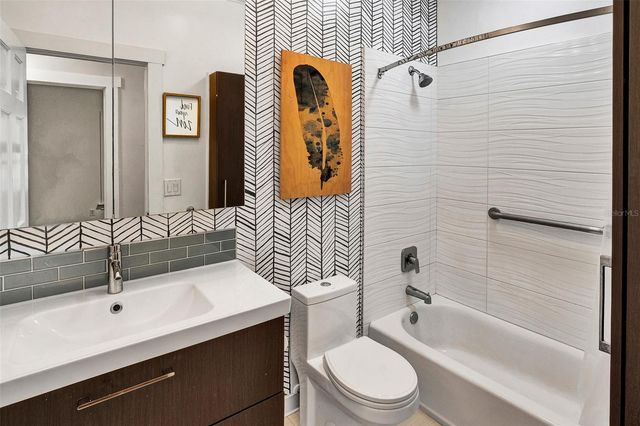16418 WINBURN DRIVE, Sarasota, FL 34240