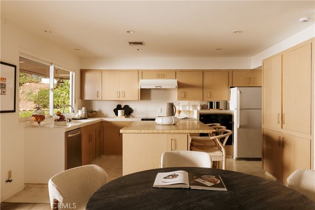 16347 Mandalay Drive, Encino, CA 91436